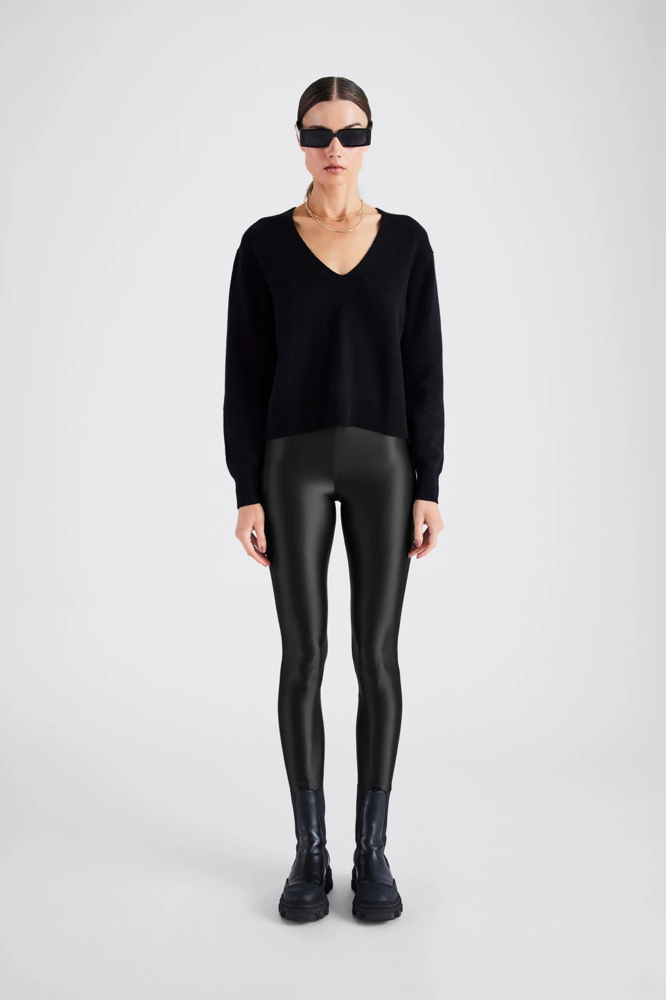 ZOLA CASHMERE L/S V-NECK - BLACK