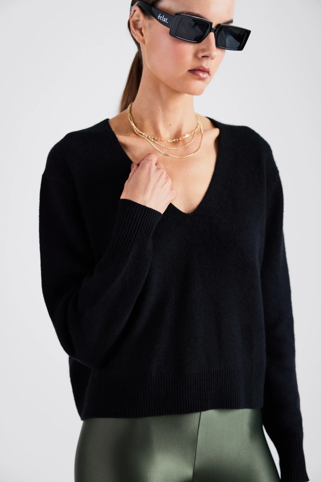 ZOLA CASHMERE L/S V-NECK - BLACK