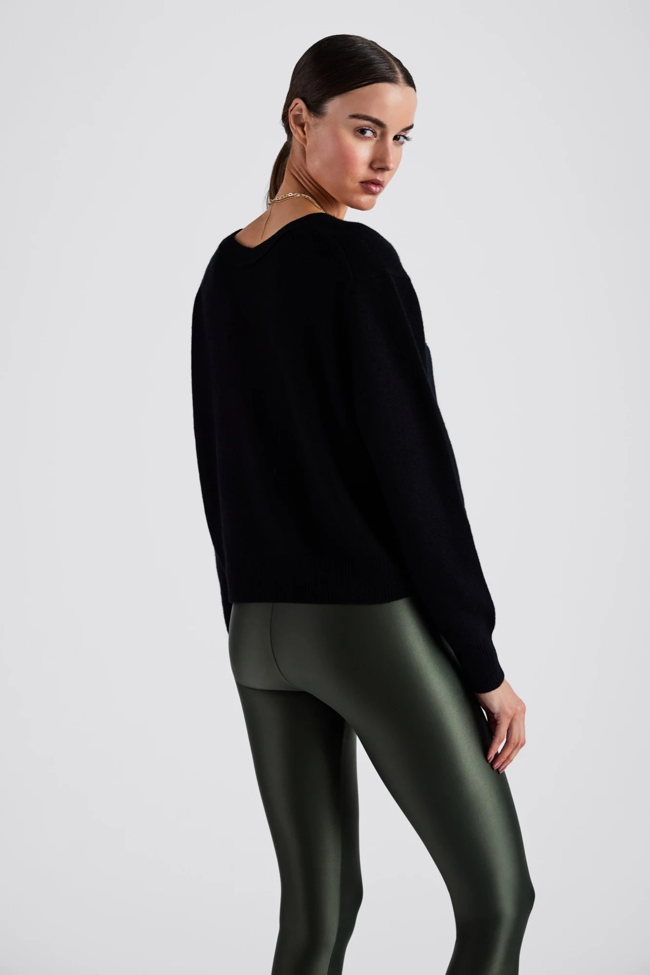 ZOLA CASHMERE L/S V-NECK - BLACK